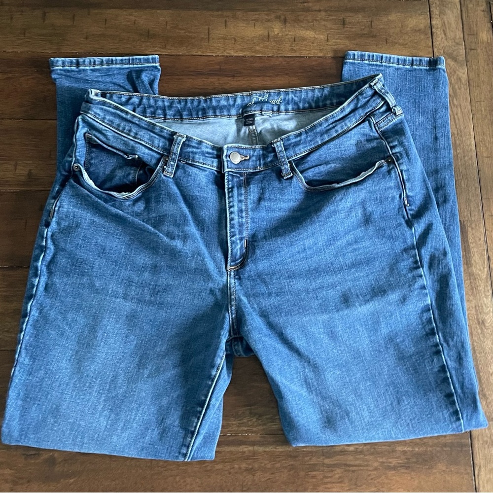 EUC Size 18 Women’s Universal Thread Blue Straight Skinny Jeans